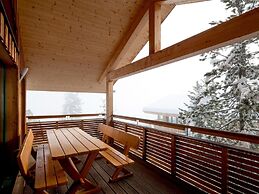 Beautiful Chalet With hot tub