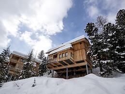 Beautiful Chalet With hot tub