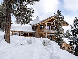 Beautiful Chalet With hot tub