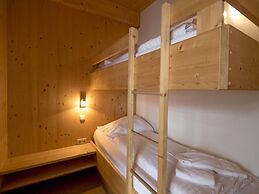 Beautiful Chalet With hot tub