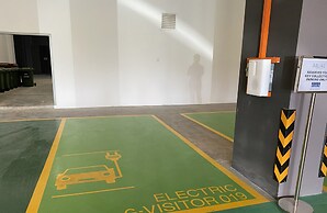 Millerz Square By Just Stay