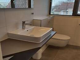 Cosy Holiday Home With Garden