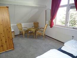 Cosy Holiday Home With Garden