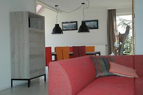 Cosy Holiday Home With Garden