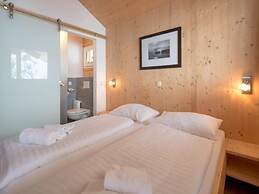 Lush Chalet With Whirlpool tub