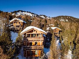 Lush Chalet With Whirlpool tub