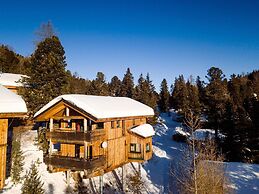 Lush Chalet With Whirlpool tub