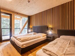 Lavish Chalet With hot tub