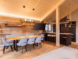 Lavish Chalet With hot tub