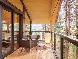 Lavish Chalet With hot tub