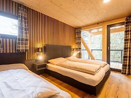 Lavish Chalet With hot tub