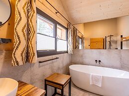 Lavish Chalet With hot tub