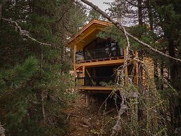 Lavish Chalet With hot tub