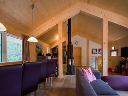 Pretty Chalet With Whirlpool