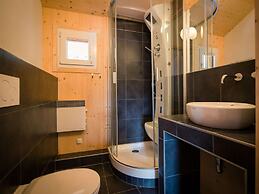 Pretty Chalet With Whirlpool