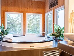 Amazing Chalet With Infrared Sauna