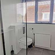 Amazing Bungalow With Garden