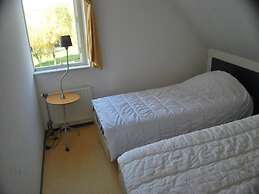 Amazing Bungalow With Garden