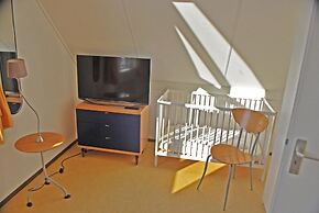 Amazing Bungalow With Garden