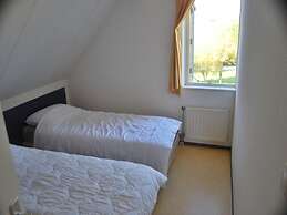 Amazing Bungalow With Garden