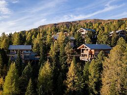 Lavish Chalet With Outdoor hot tub