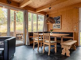 Lavish Chalet With Outdoor hot tub