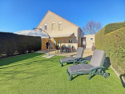 Cosy Bungalow Near the Beach