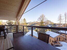 Charming Chalet With hot tub on Balcony