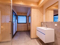 Charming Chalet With hot tub on Balcony