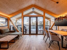 Charming Chalet With hot tub on Balcony