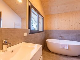 Charming Chalet With hot tub on Balcony