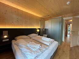 Charming Chalet With hot tub on Balcony