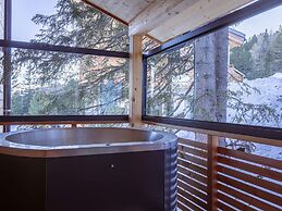 Charming Chalet With hot tub on Balcony