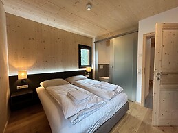 Charming Chalet With hot tub on Balcony