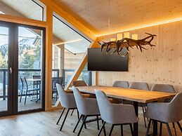 Charming Chalet With hot tub on Balcony