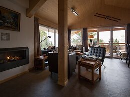 Amazing Chalet With hot tub