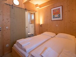 Amazing Chalet With hot tub