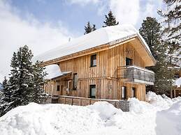 Amazing Chalet With hot tub
