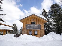 Amazing Chalet With hot tub
