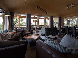 Amazing Chalet With hot tub