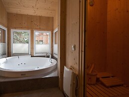 Amazing Chalet With hot tub