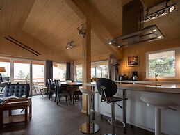 Amazing Chalet With hot tub