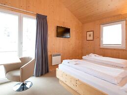 Amazing Chalet With hot tub