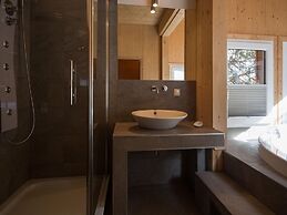 Amazing Chalet With hot tub