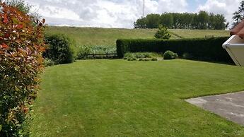 Comfy Bungalow With Terrace