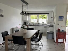 Snug Holiday Home With Garden