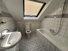 Snug Holiday Home With Garden