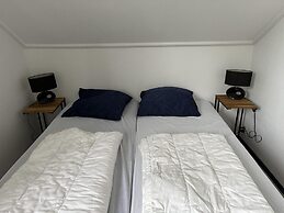 Snug Holiday Home With Garden