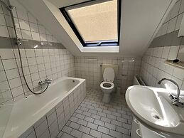 Snug Holiday Home With Garden