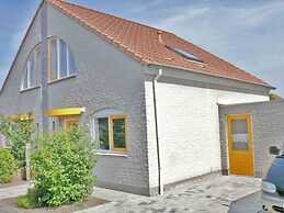 Snug Holiday Home With Garden